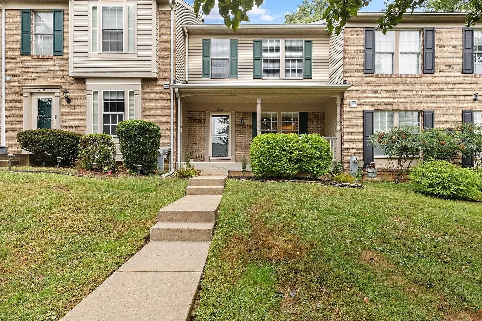 302 Honeylocust Ct photo 1