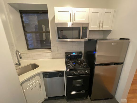 5th image of 485 Amsterdam Ave APT 2S