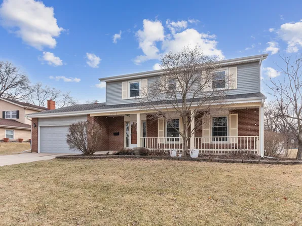 6921 Sierra Dr, Darien, IL 60561