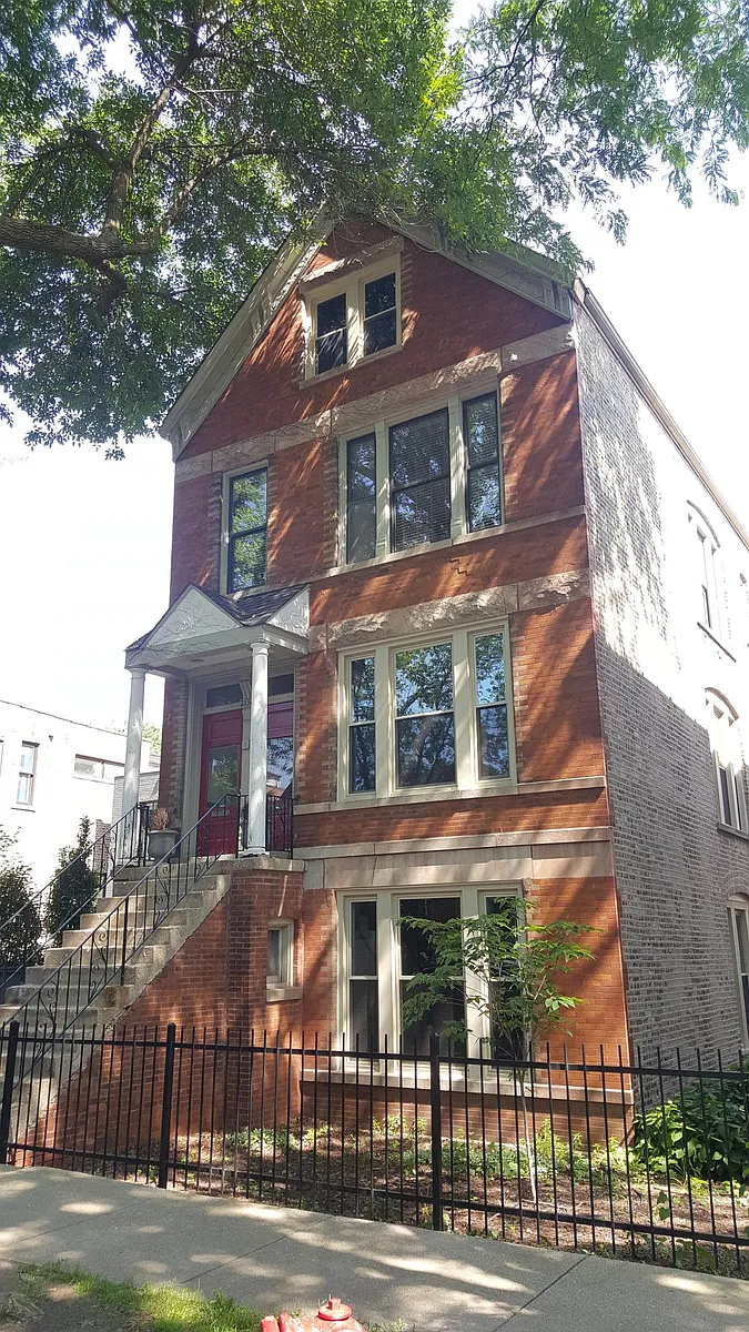 Building Photo - 2132 W Moffat St #1