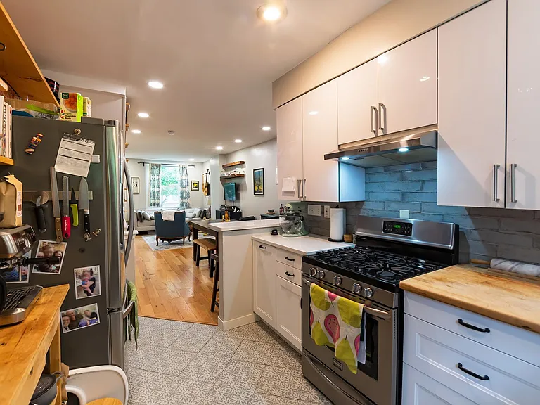 2042 E Fletcher St — Photo 9