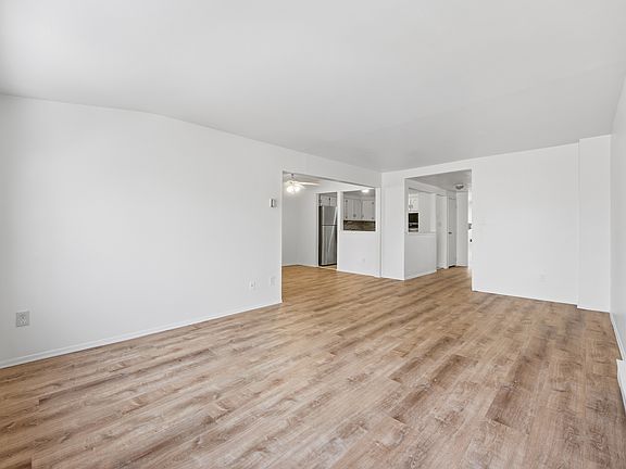 4th image of 13-27 Bell Blvd #3