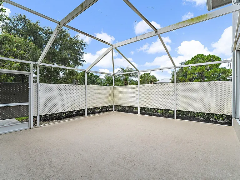 2406 SW Danbury Ln — Photo 29