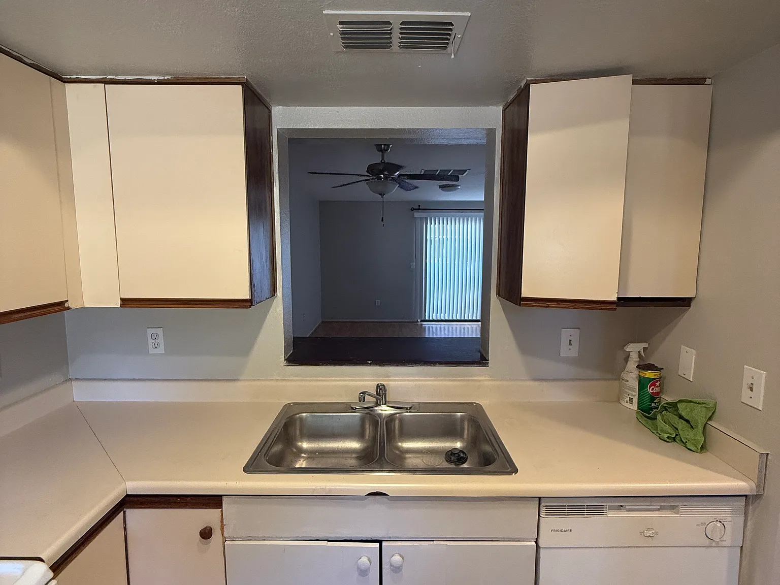2 bed, 1.5 bath, 1048 sqft, $1,225 — Photo 4