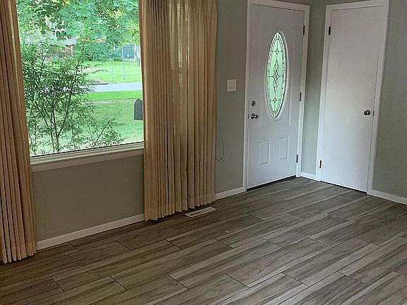 2nd image of 1951 Fairview Ct