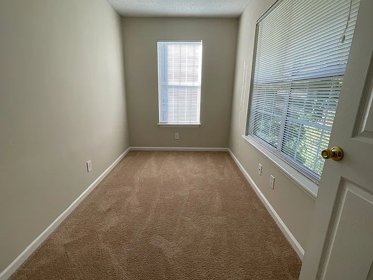 Meridian Park Apartments — Photo 27