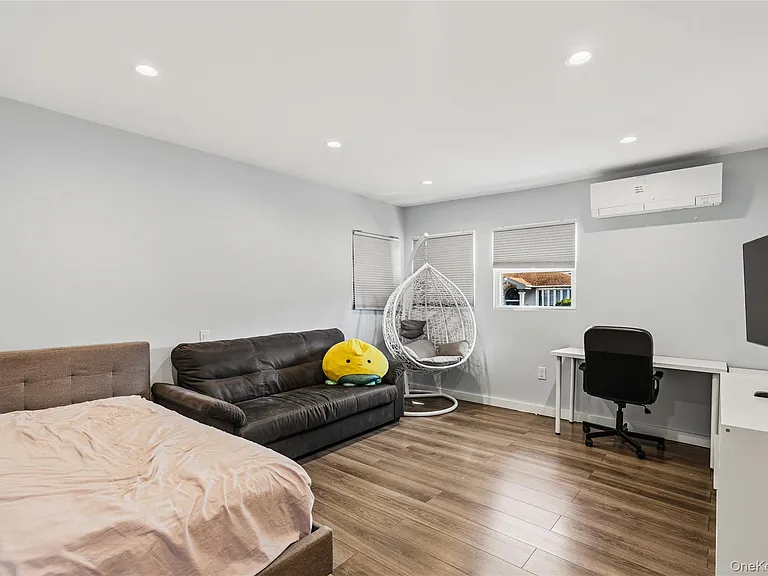 31 Sutton Hill Ln — Photo 24