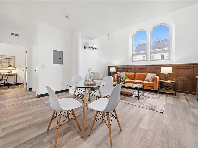 401 Olo Street - Former Church Parish Converted In Luxury Apartments! — Photo 7