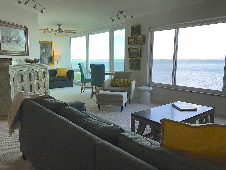 Fabulous living on the Bay