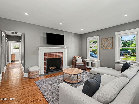 2nd image of 158 Courtland Hill St