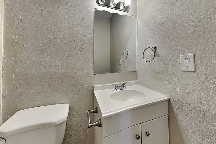 938 Hudson Dr — Photo 12