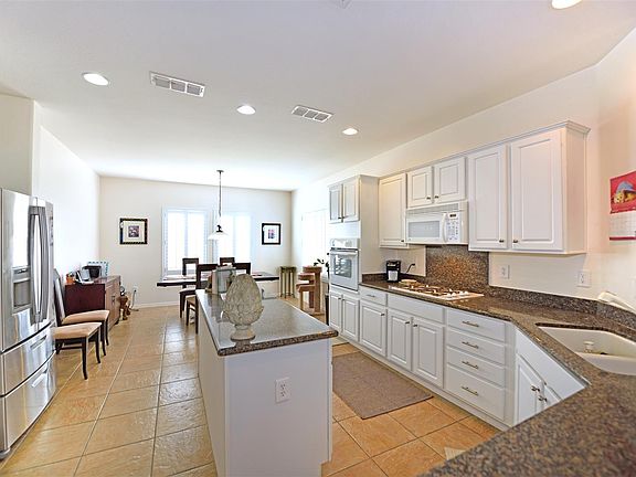 Kitchen - Lots of Counter