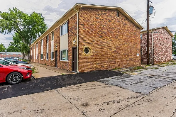 Bellevue Gardens Apartments — Photo 12