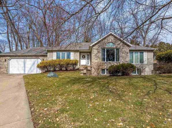 10 Walbrier Ct, Le Claire, IA 52753