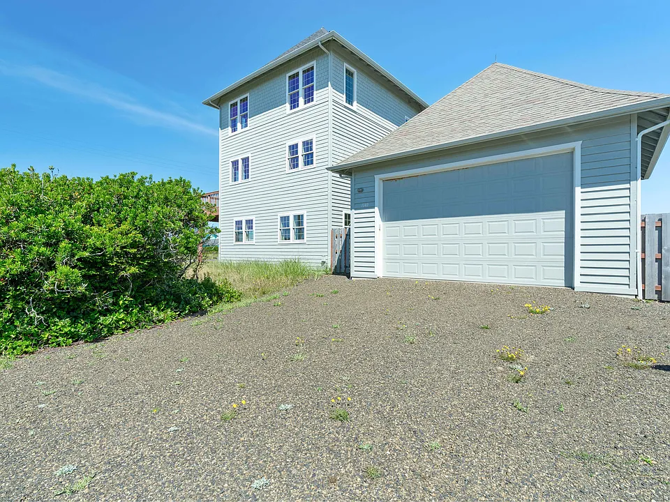 1140 Ocean Shores Blvd SW