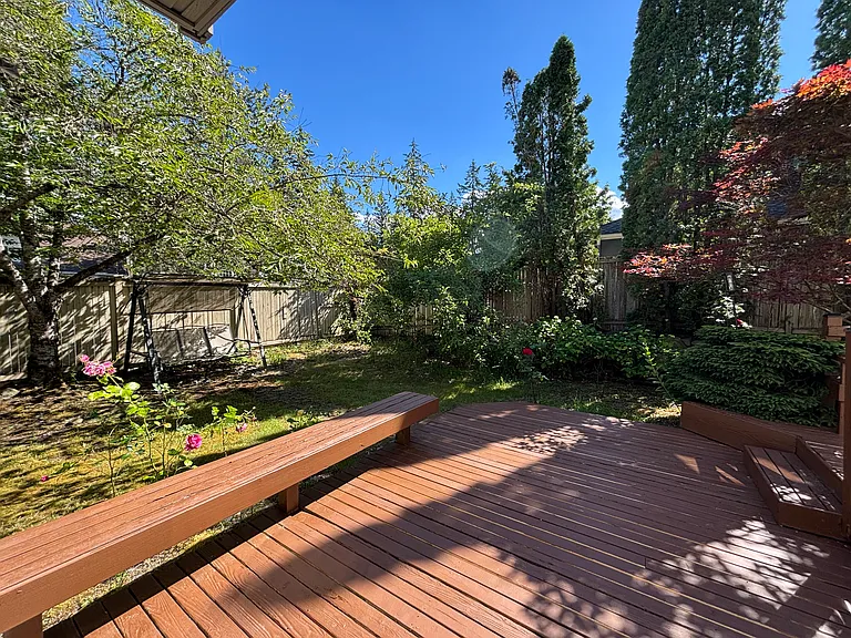 26057 SE 38th St — Photo 27