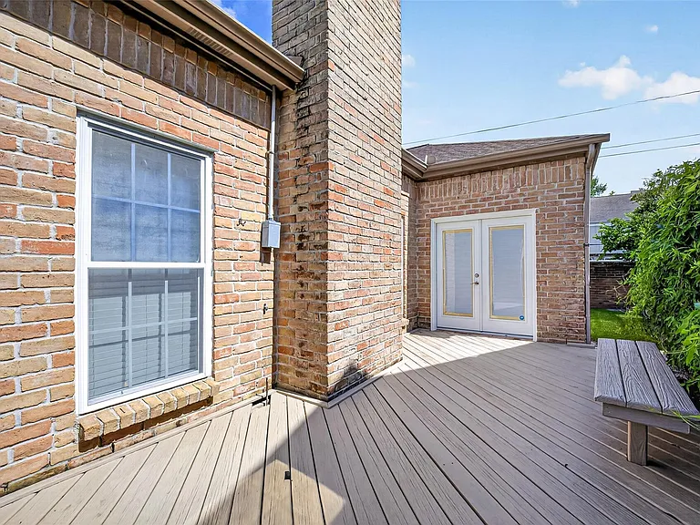 10310 Chevy Chase Dr — Photo 48