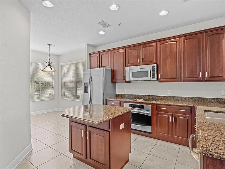 1406 Milledge Ln — Photo 4