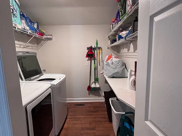 710 Danbury Dr — Photo 12