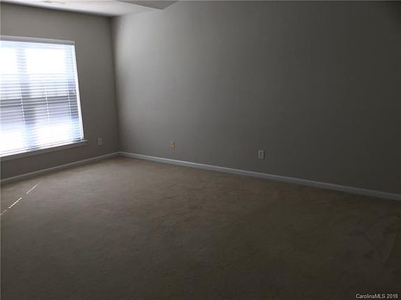 5th image of 16952 Commons Creek Dr