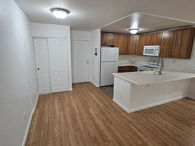 6131 Rancho Mission Rd #106 — Photo 2