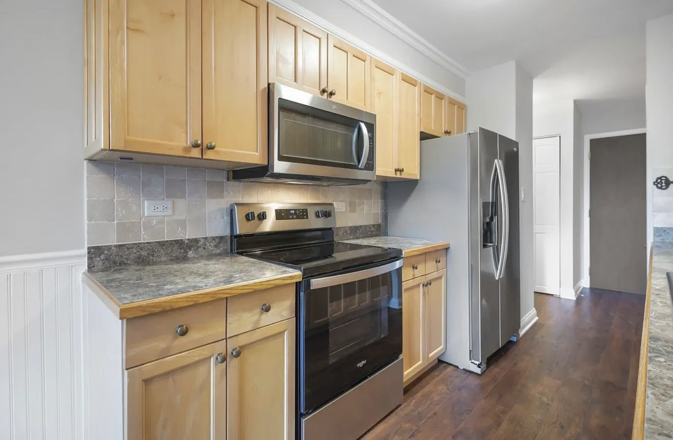 2 bed, 1200 sqft, $2,100 — Photo 3