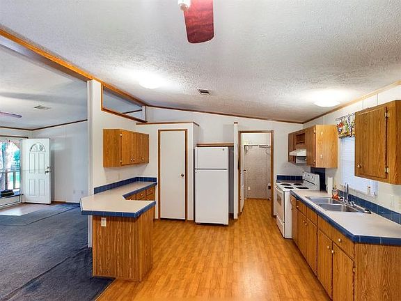 3rd image of 13717 Pinewood Village Dr