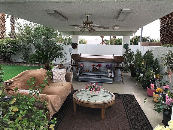 Outdoor living Covered patio