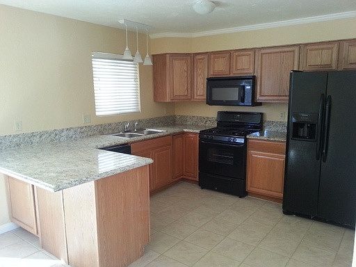 5th image of 415 Monmouth Ct