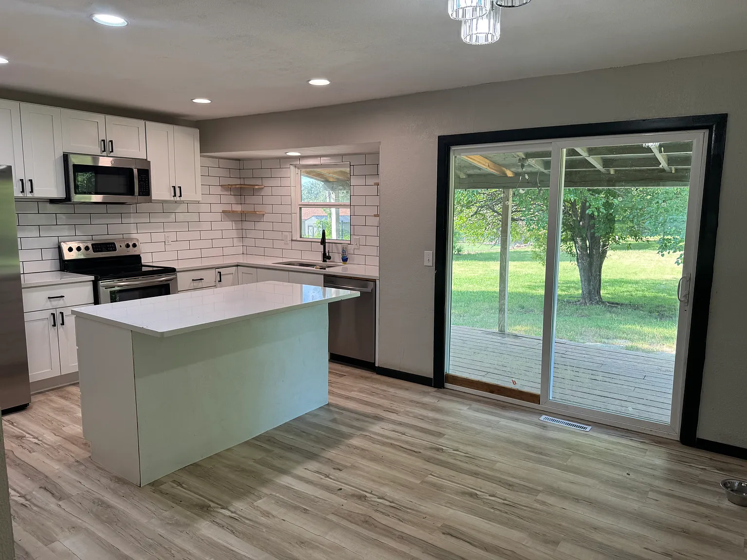 5 bed, 3500 sqft, $2,200 — Photo 3