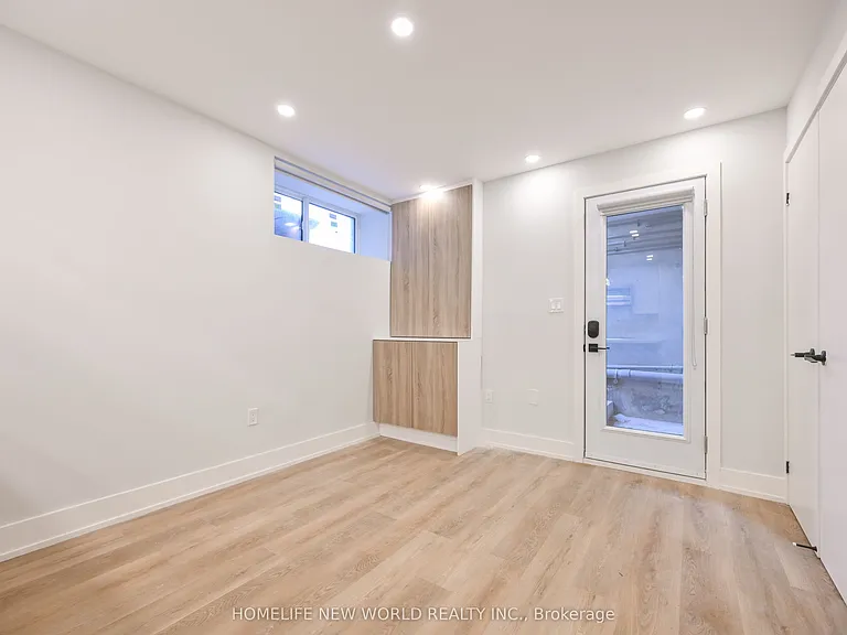 997 Dufferin St #LOWER — Photo 4