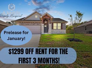 1103 SW 3rd St, Gentry, AR 72734