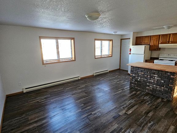 3rd image of 1260 Oakview Dr #1