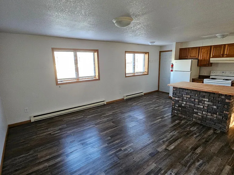 1260 Oakview Dr #1 — Photo 3