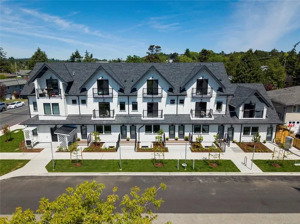 1830 Allenby St #2, Saanich, BC V8R 3B8