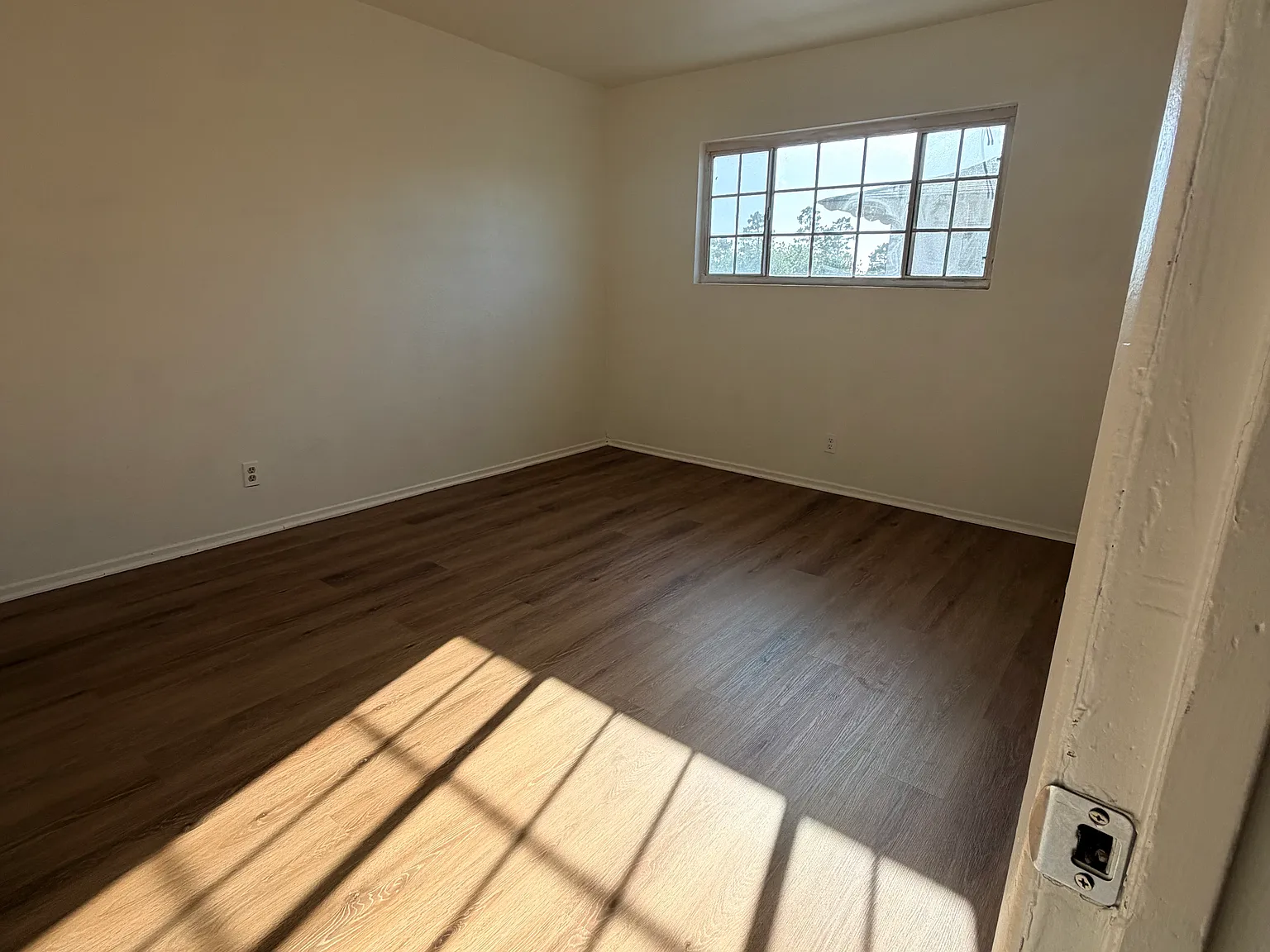 2 bed, 1000 sqft, $2,200 — Photo 2