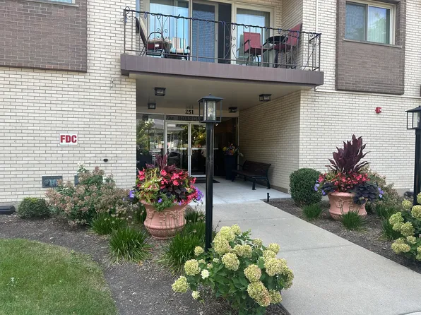251 Marengo Ave APT 3G, Forest Park, IL 60130