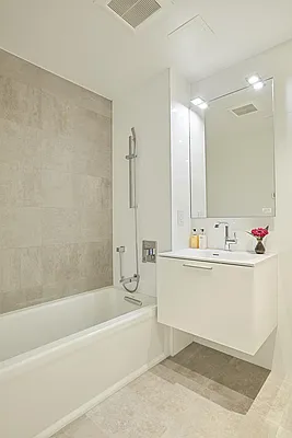 Rented by Chase Global Realty Corp | media 16