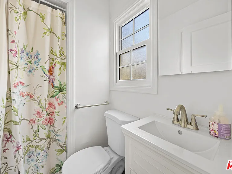 2411 Saint George St — Photo 20