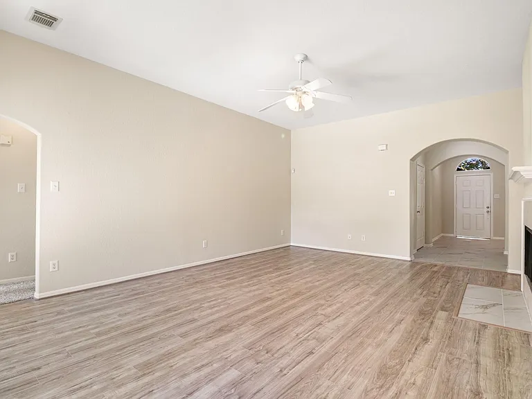 14615 Rochelle Ct — Photo 10