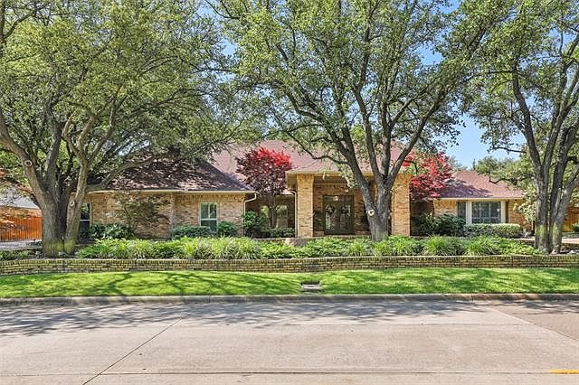 1st image of 16928 Club Hill Dr