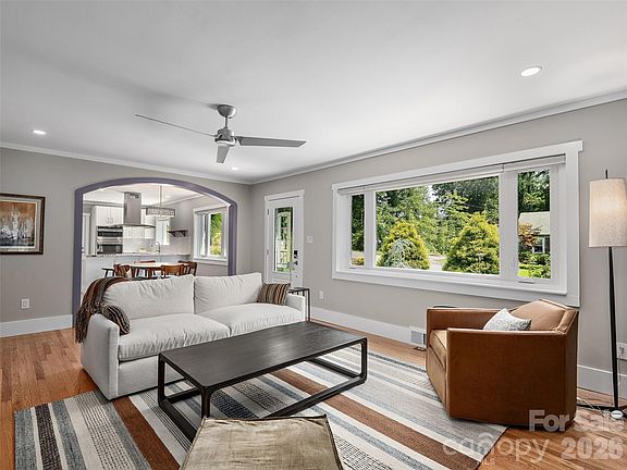 3rd image of 29 White Pine Dr