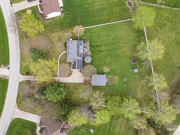 3rd image of 204 Country Ln