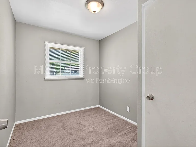 409 Shepley Dr — Photo 12