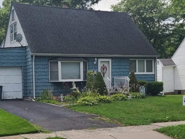 910 Apgar Ter, Rahway City, NJ 07065