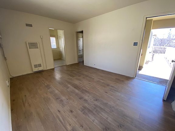 4th image of 544 S Los Robles Ave APT 4