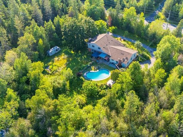 7316 Flewellyn Rd, Ottawa, ON K2S 1B6