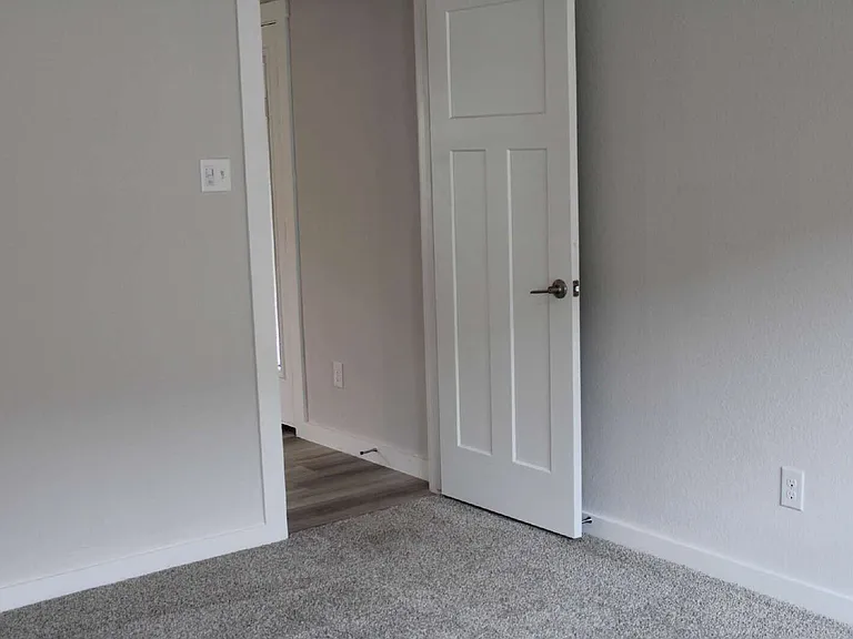 927 Lady Bird Ln — Photo 13