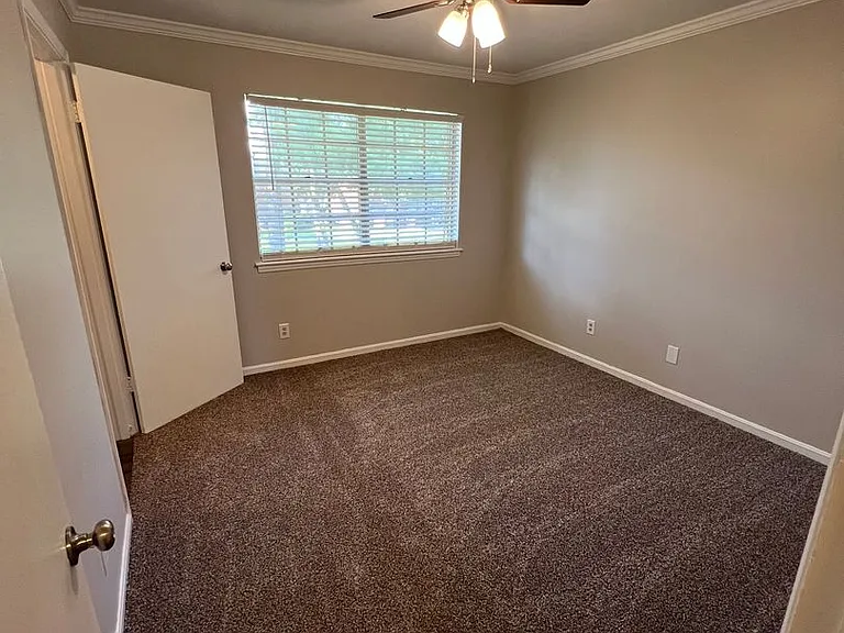 Huntingdon Apartments — Photo 76