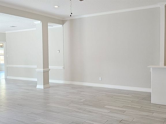 4th image of 930 Caswell Ct #930